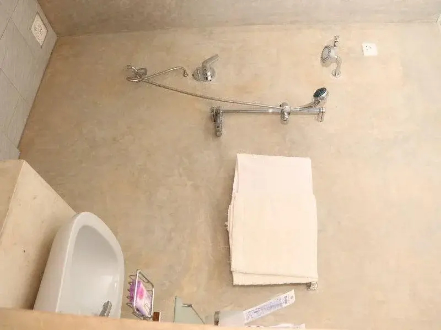 Tharusha White House Hotel