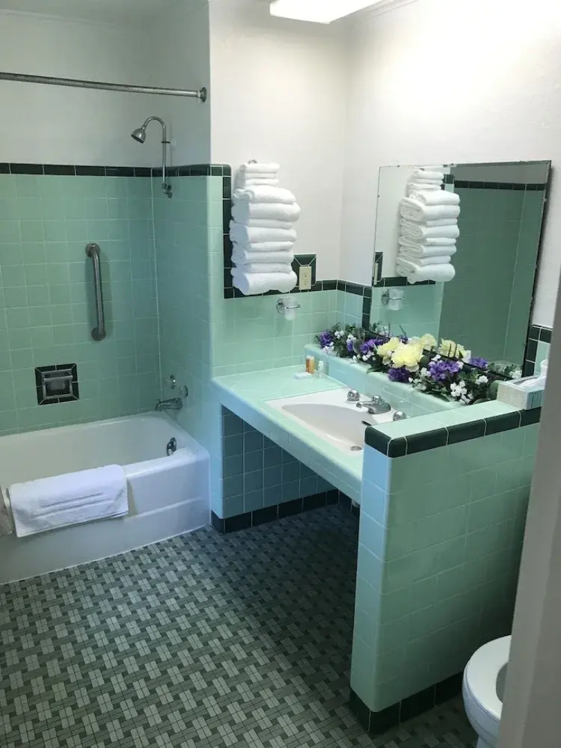 The Evergreen Inn - Motel and RV Park