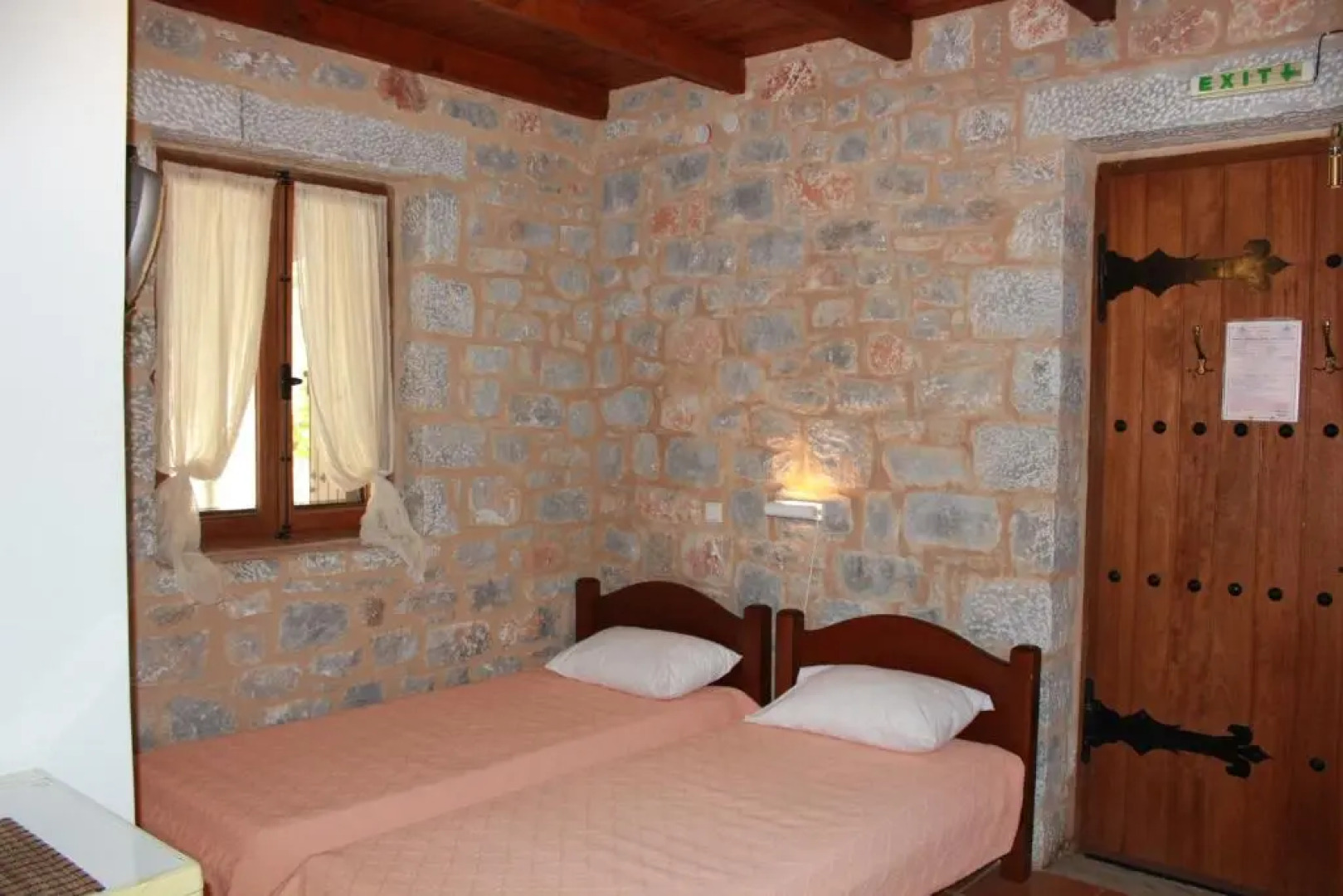 Lalloudes Seaside Accommodation