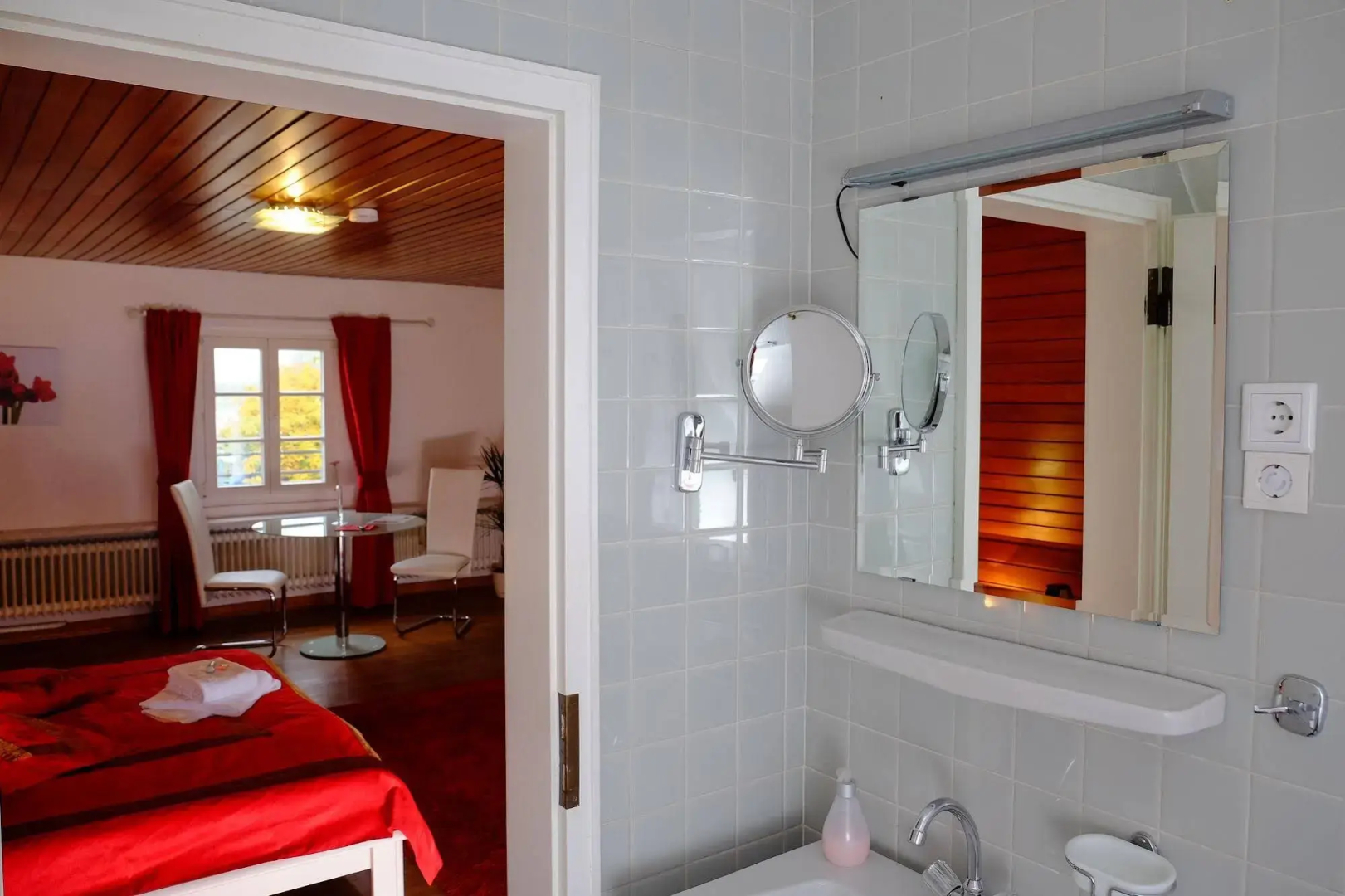 RheinRiver Guesthouse - Direkt am Rhein