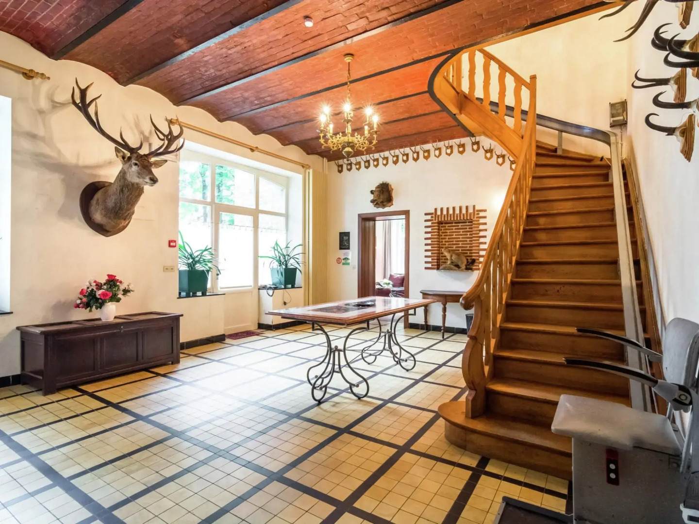 Beautiful Mansion in Beauplateau near Forest