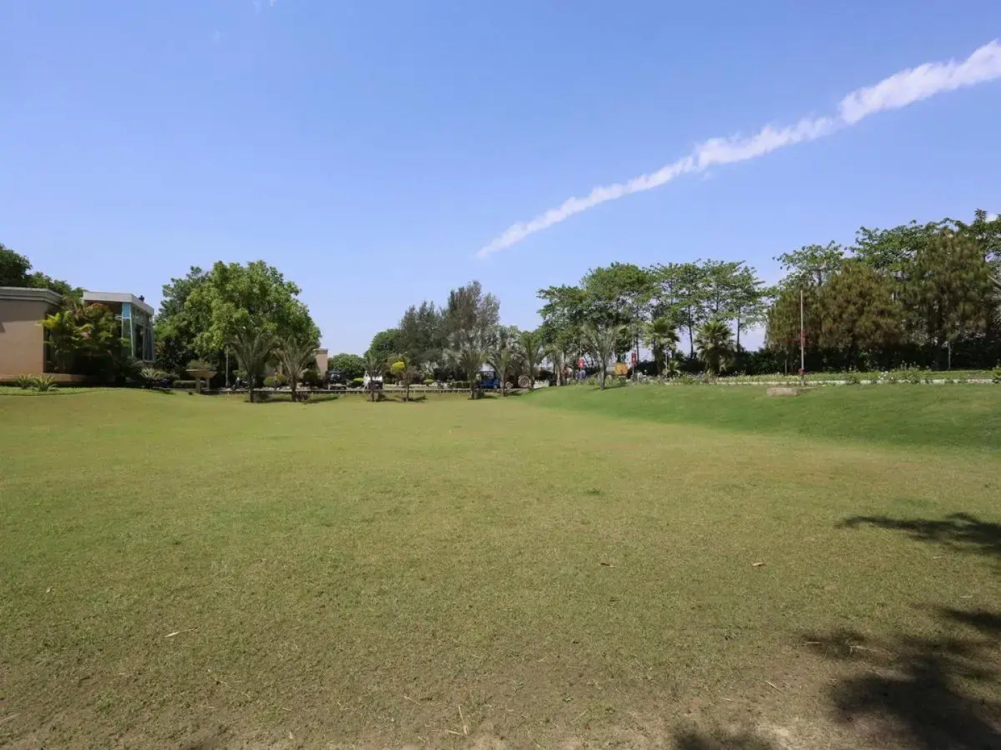 Four Leaf Service Suites