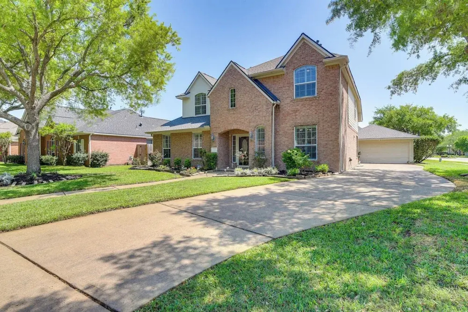 Patio, BBQ & Yard: Family Retreat in Pearland