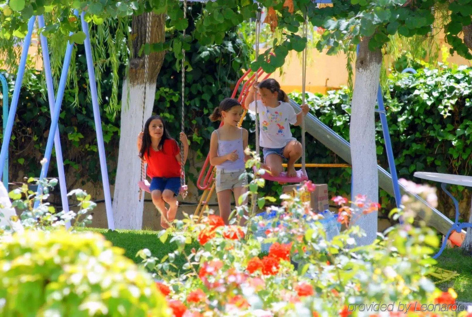 Simatos Apartments and Studios