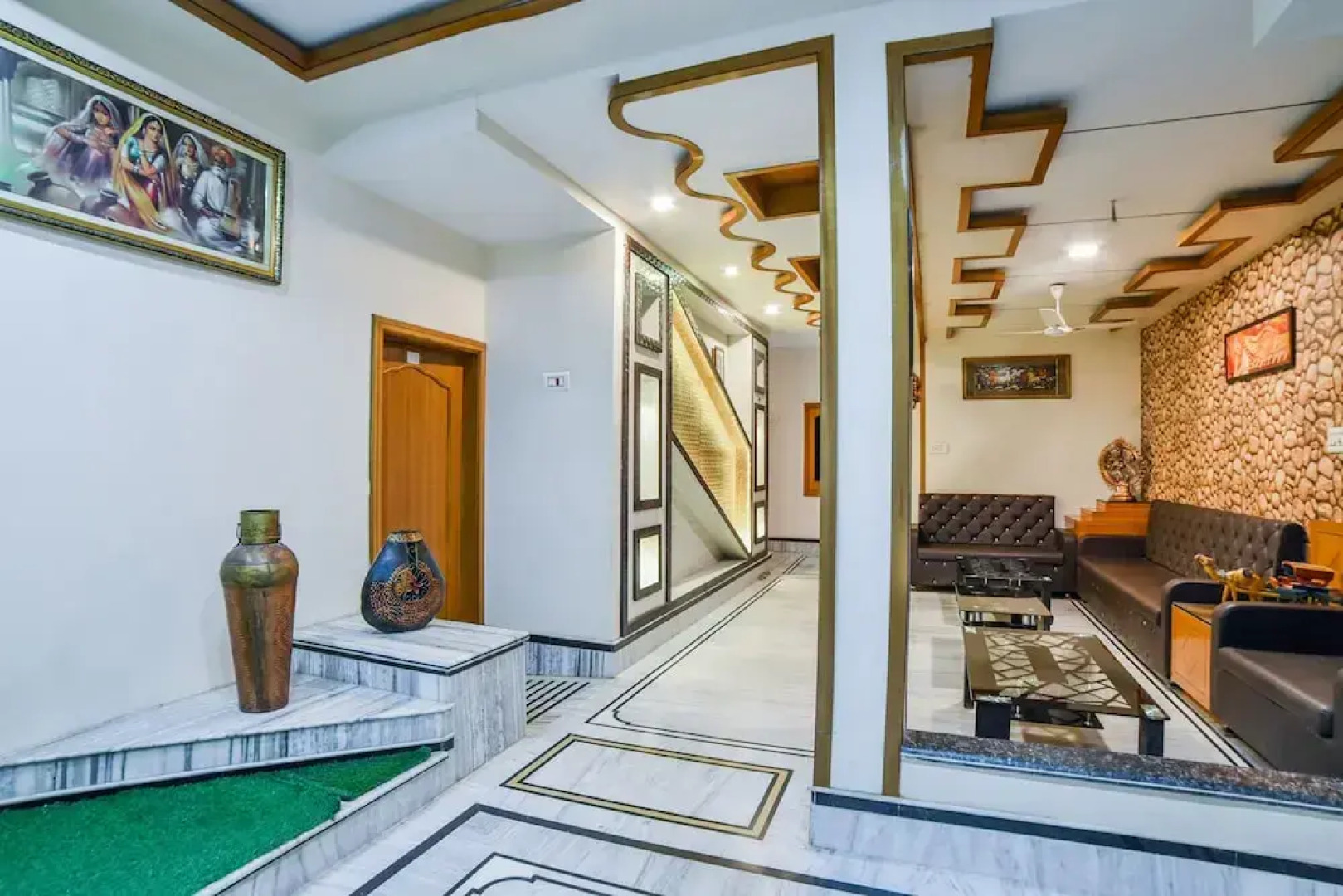 OYO 1942 Hotel Bharat Palace