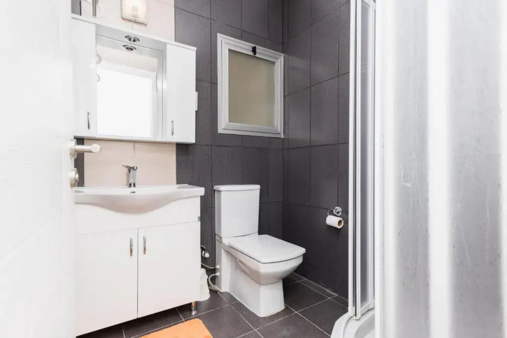 Spacious Three-Bedroom Apartment with Sea View A3