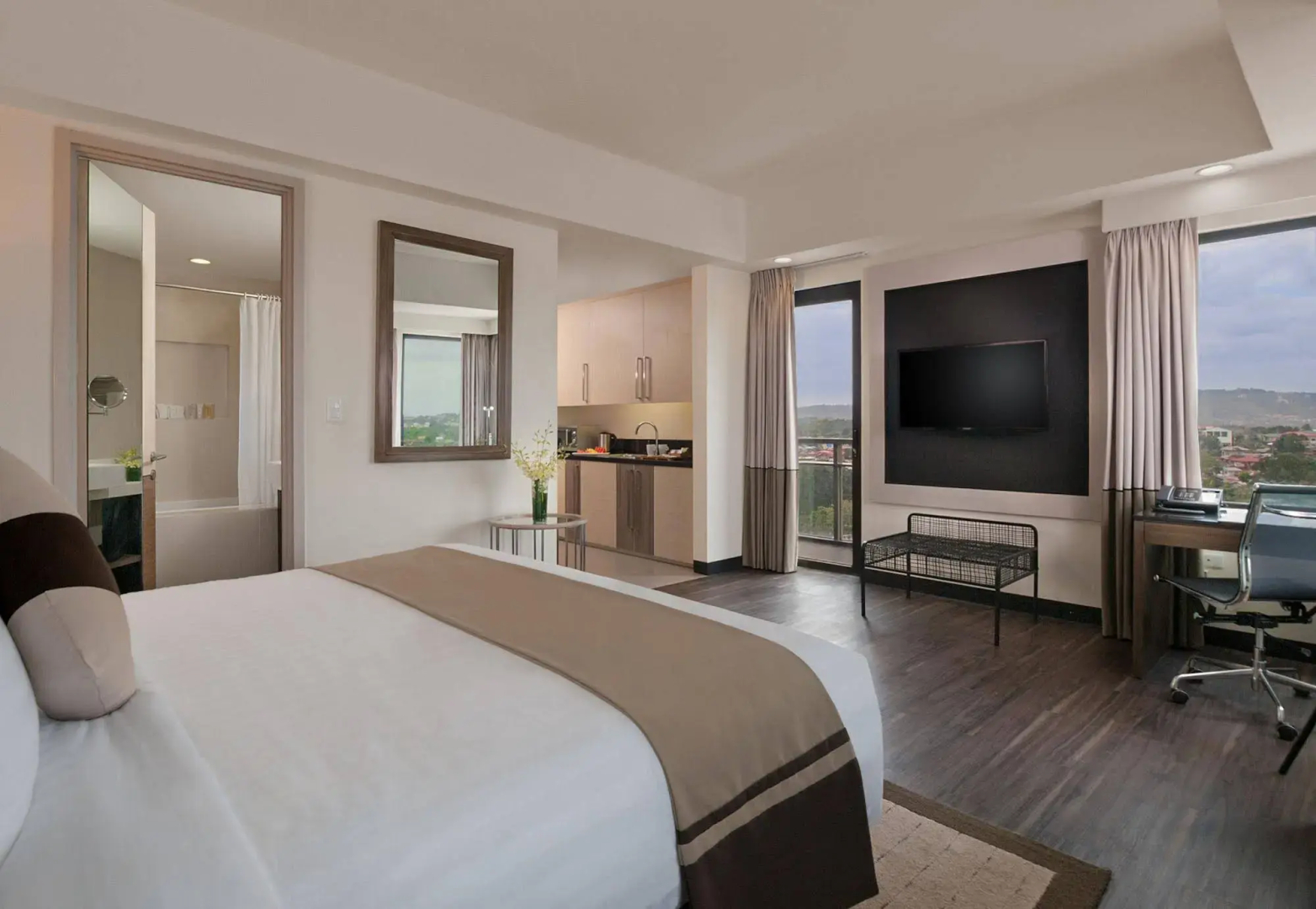 Seda Centrio - Newly Renovated