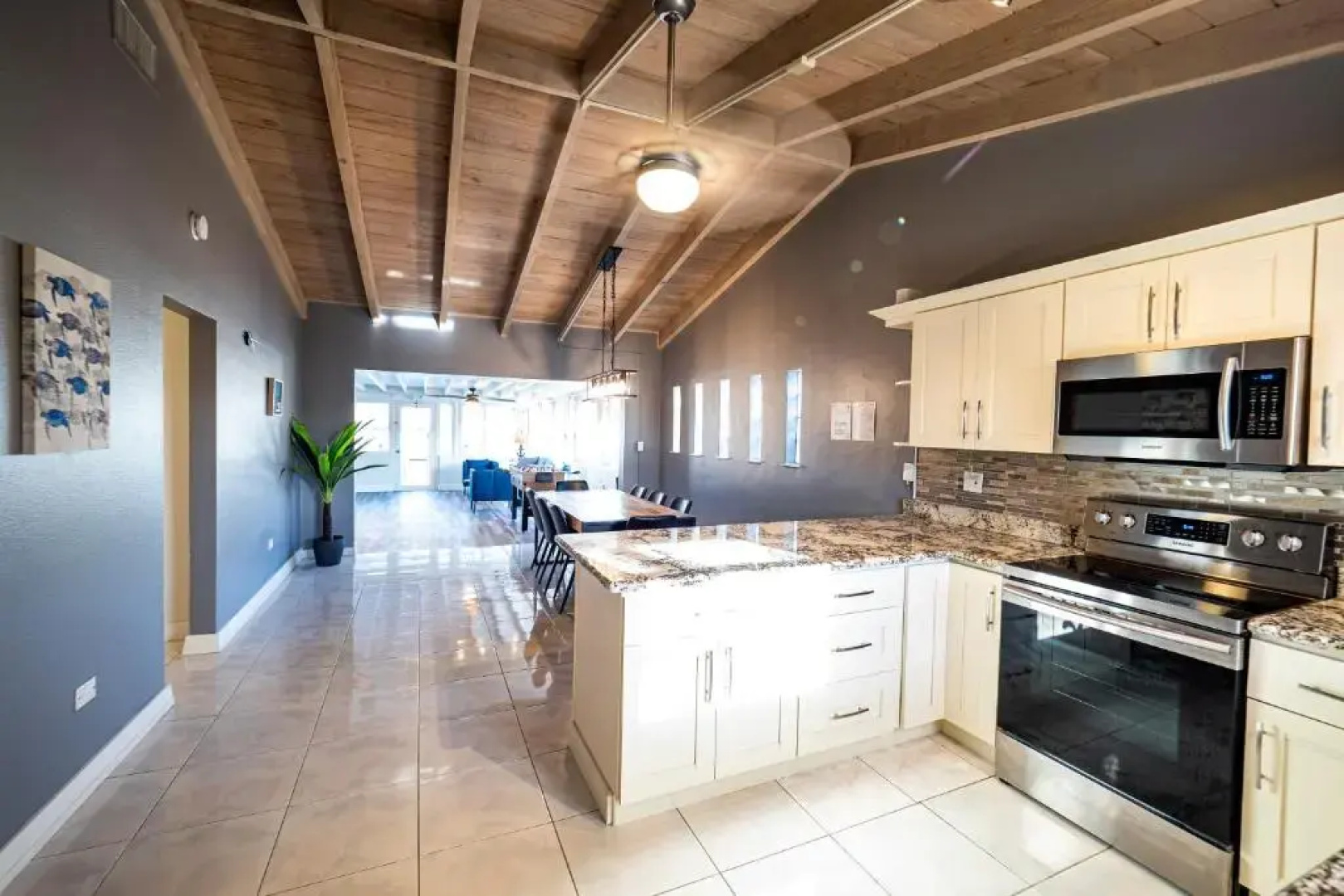 Newly Renovated 3br2ba Duplex with private Dock