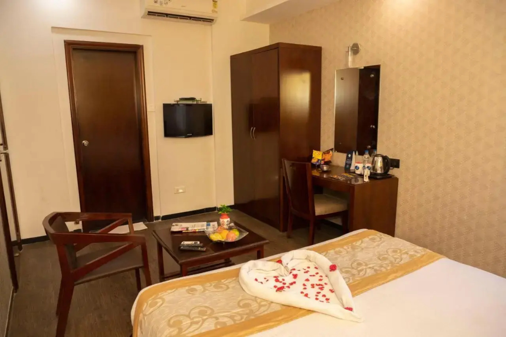 Vits By Spree Hotels Le Pebble