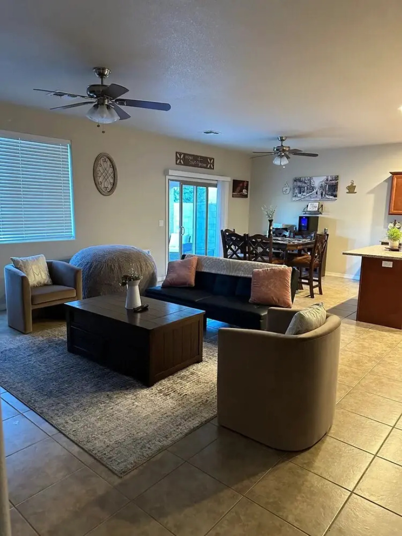 Spacious Desert Retreat With Breathtaking Views 2 Bedroom Home by RedAwning