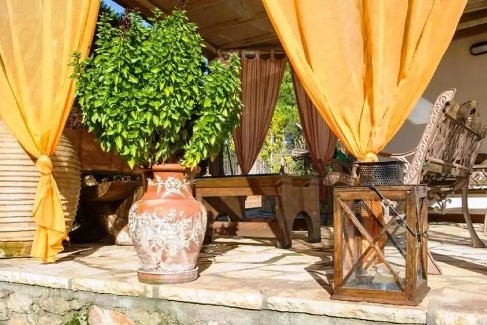 ROMANTIC SUNSET With Garden