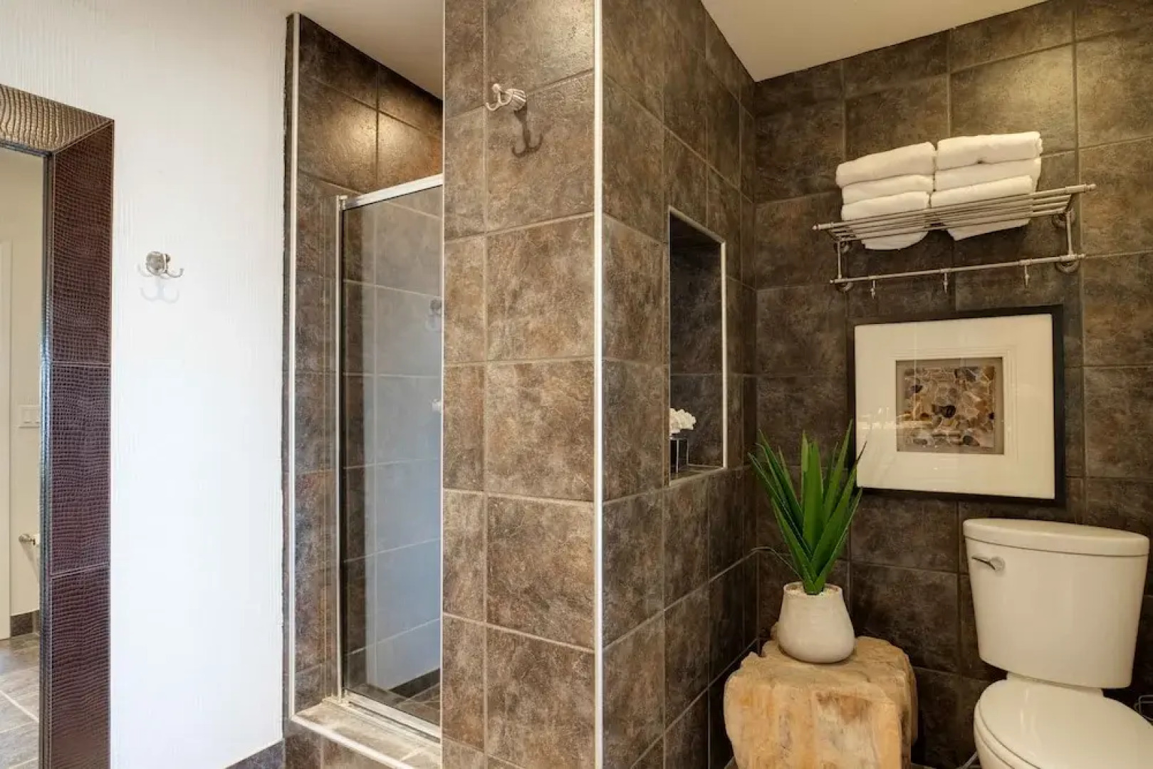 New Listing! All-suite Hilltop W/ Pool, Spa 2 Bedroom Home