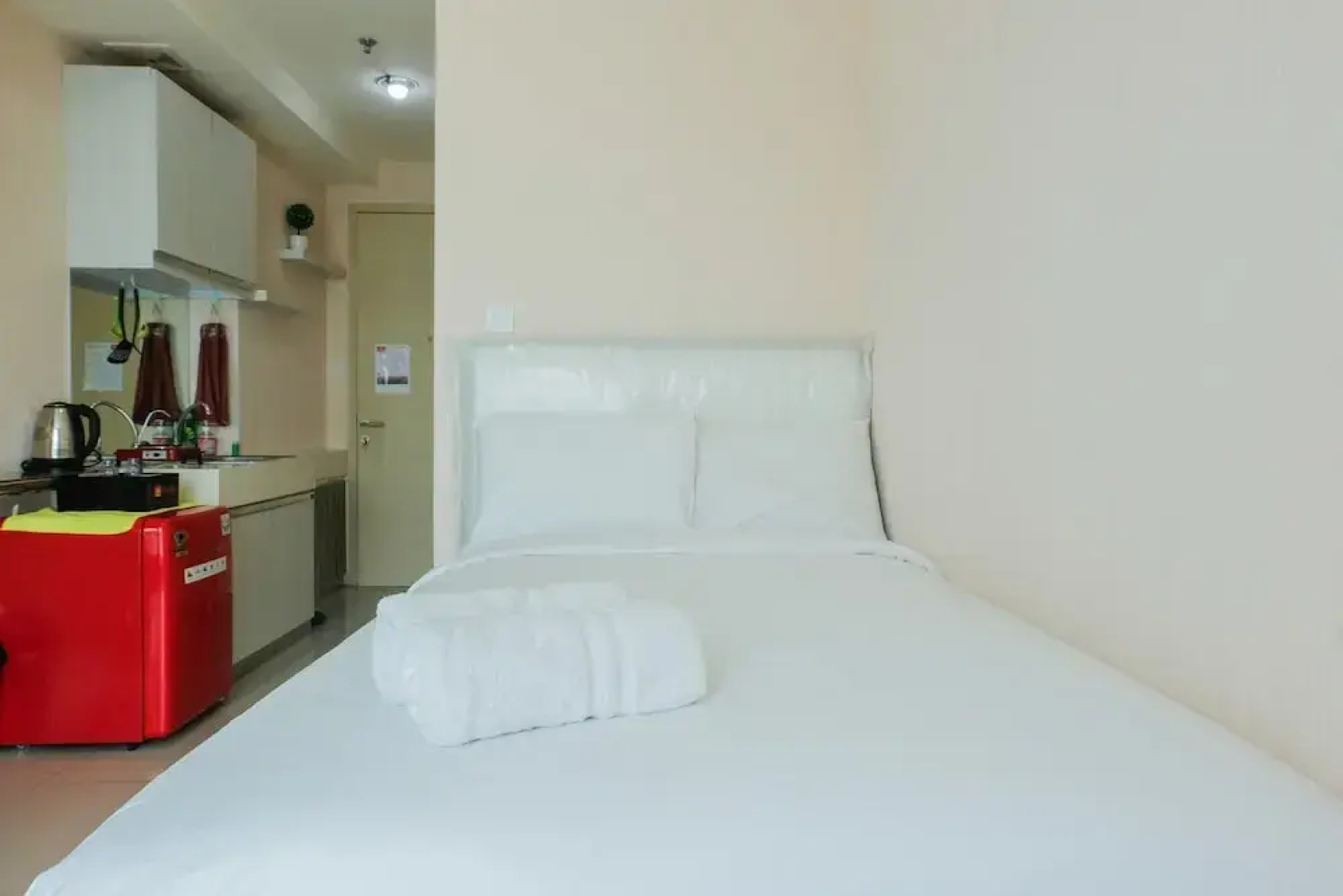 Minimalist Studio Tree Park Apartment near ICE BSD