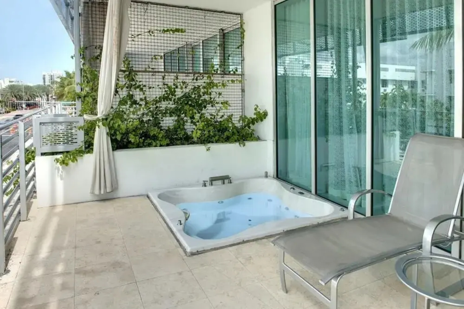 SoBe Ocean Drive Suites