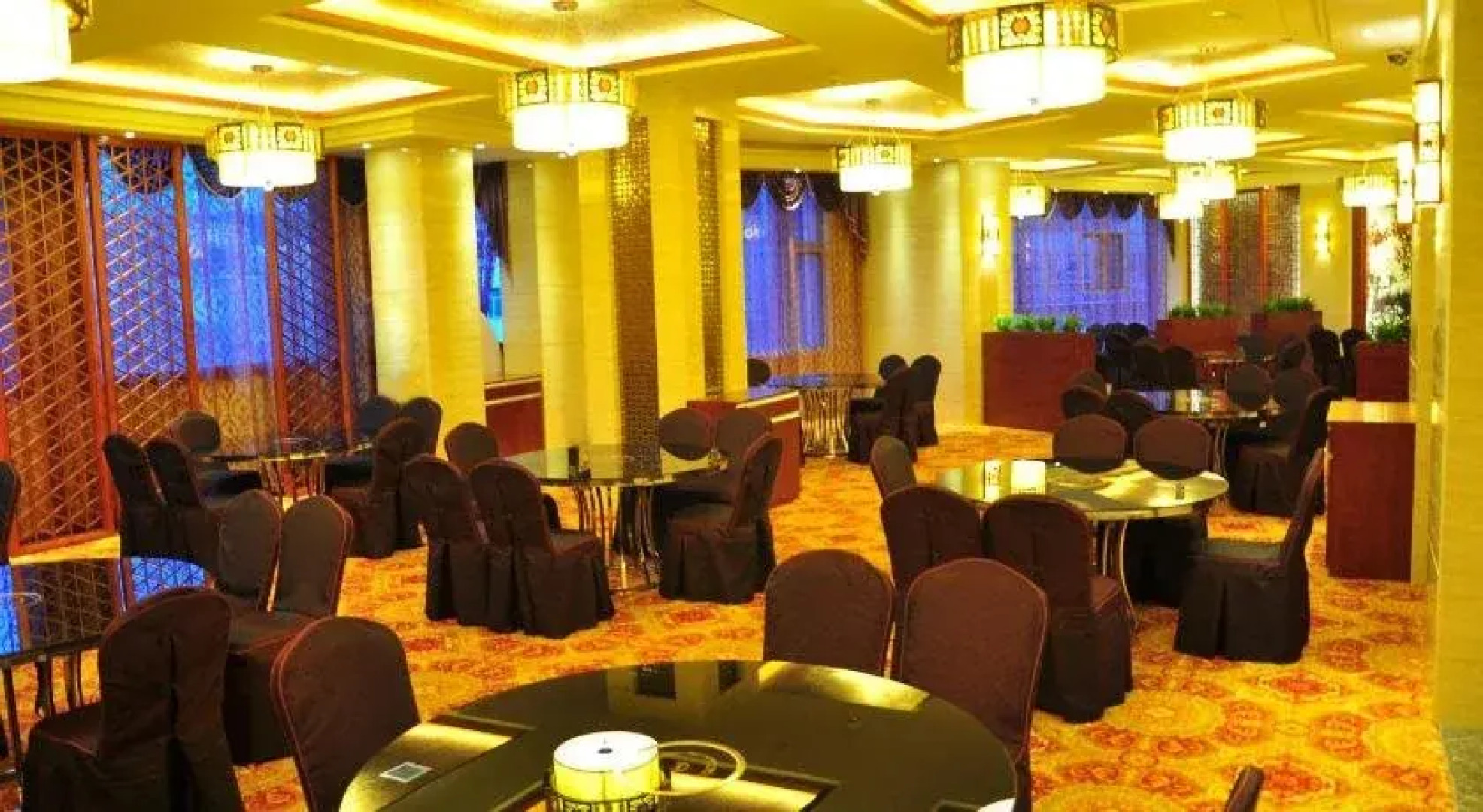 Harmonious Dunpu Hotel