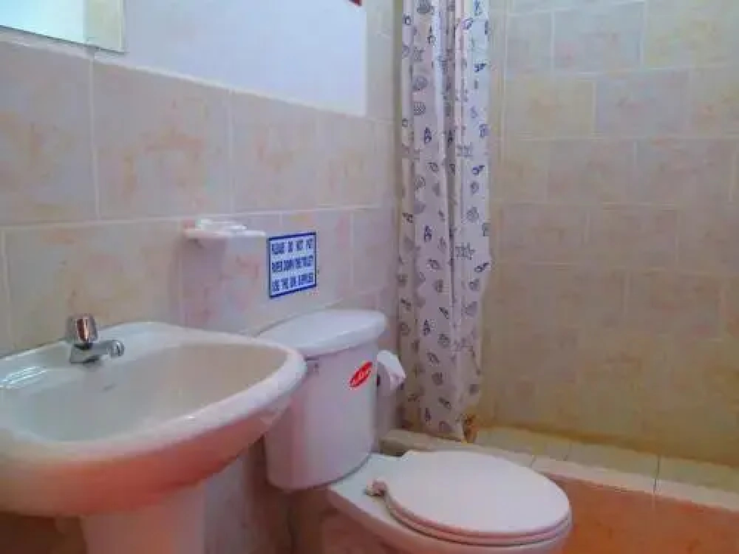 Big Ralph's Hostal & Restaurant