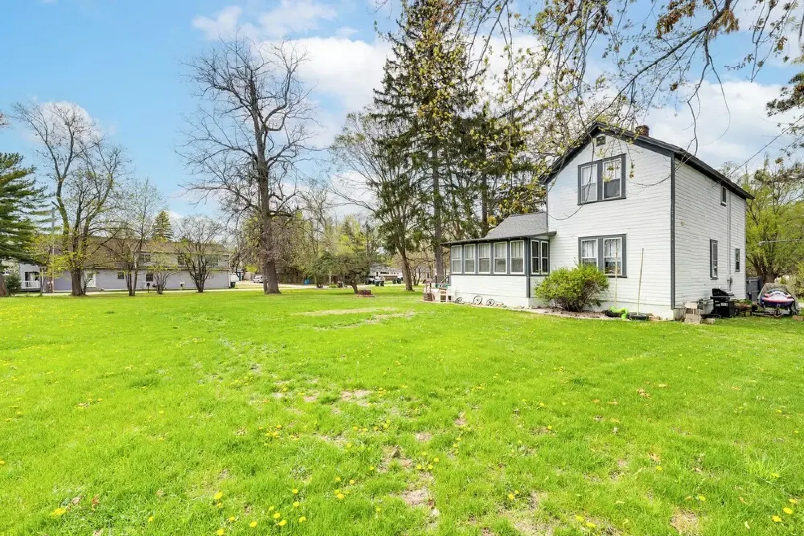 Twin Lakes Cottage: Walk to Elizabeth Lake!