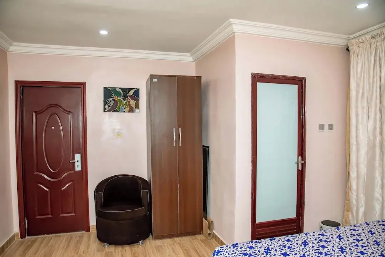 Everland Hotel and Suites