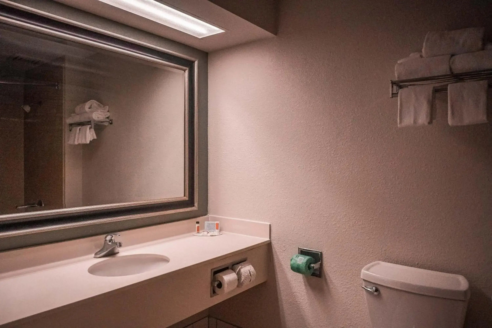 American Inn and Suites Dundee