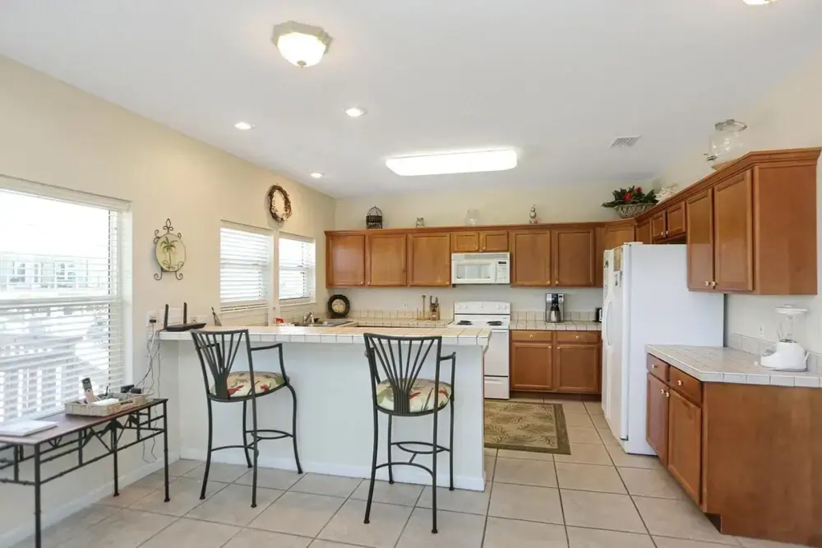 Yellow Bird Apartment