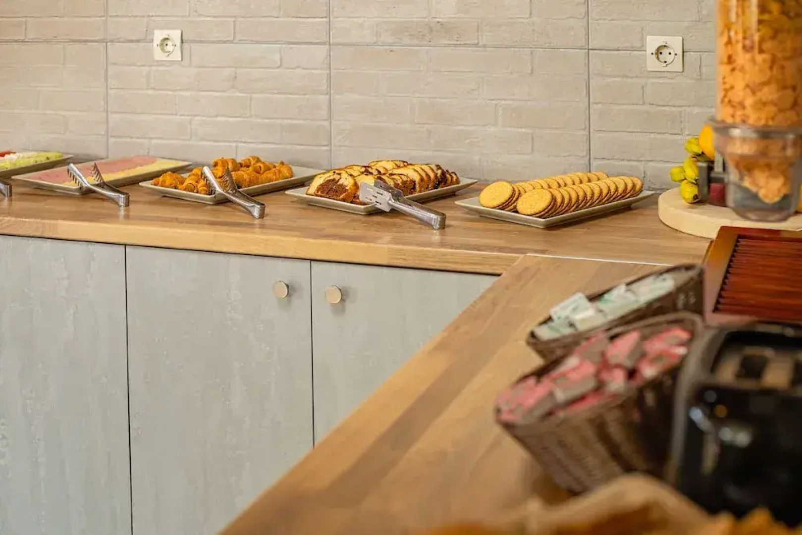 Theos village apartments