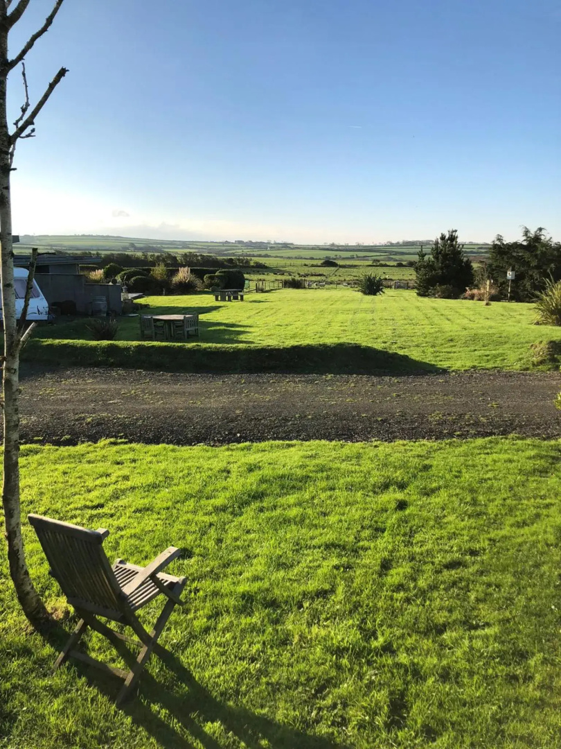 Thistledown Lodge! 5 minutes from beach!