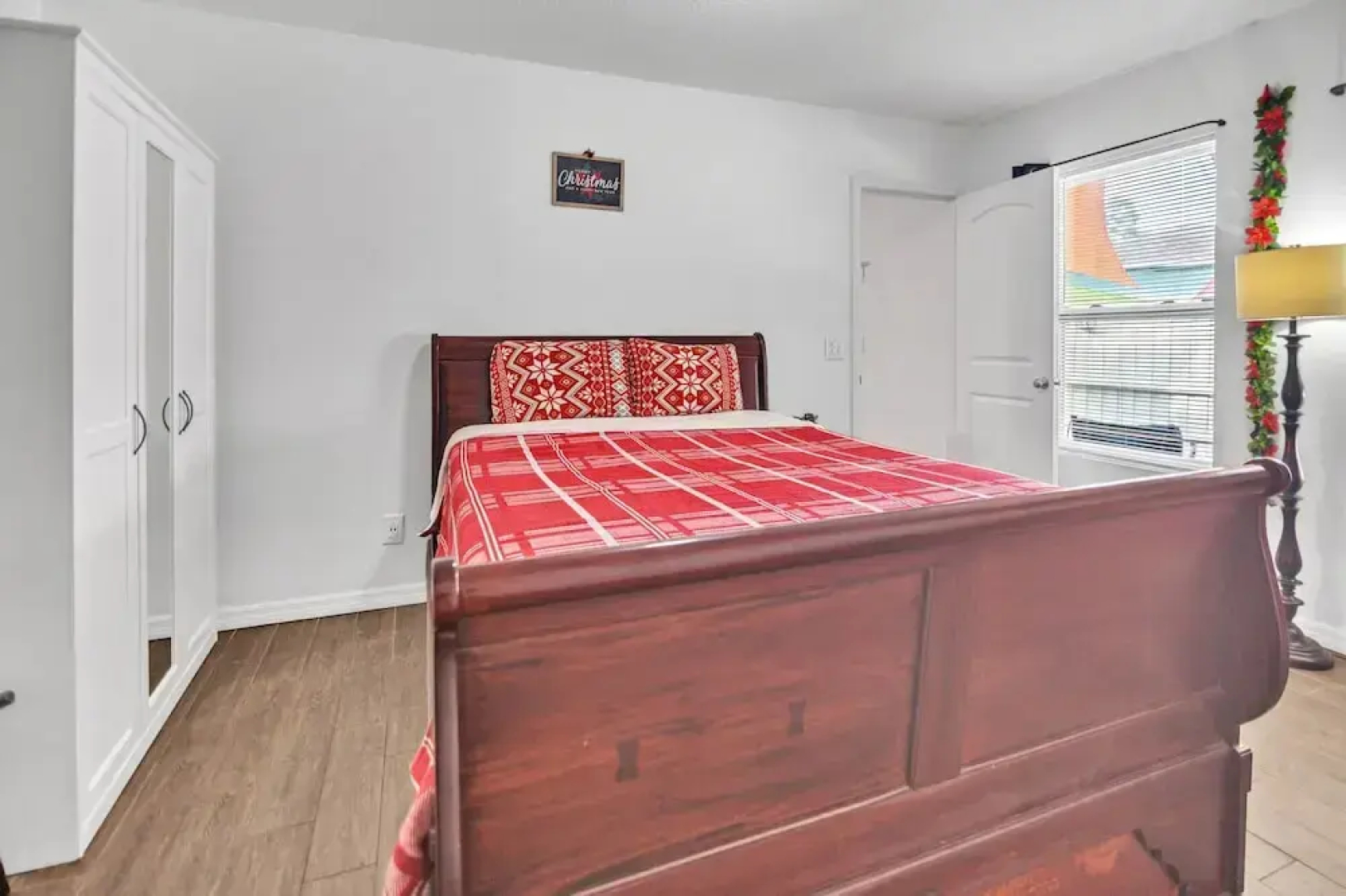 Tampa Tranquility - Chic Retreat 1 Bedroom Condo by Redawning