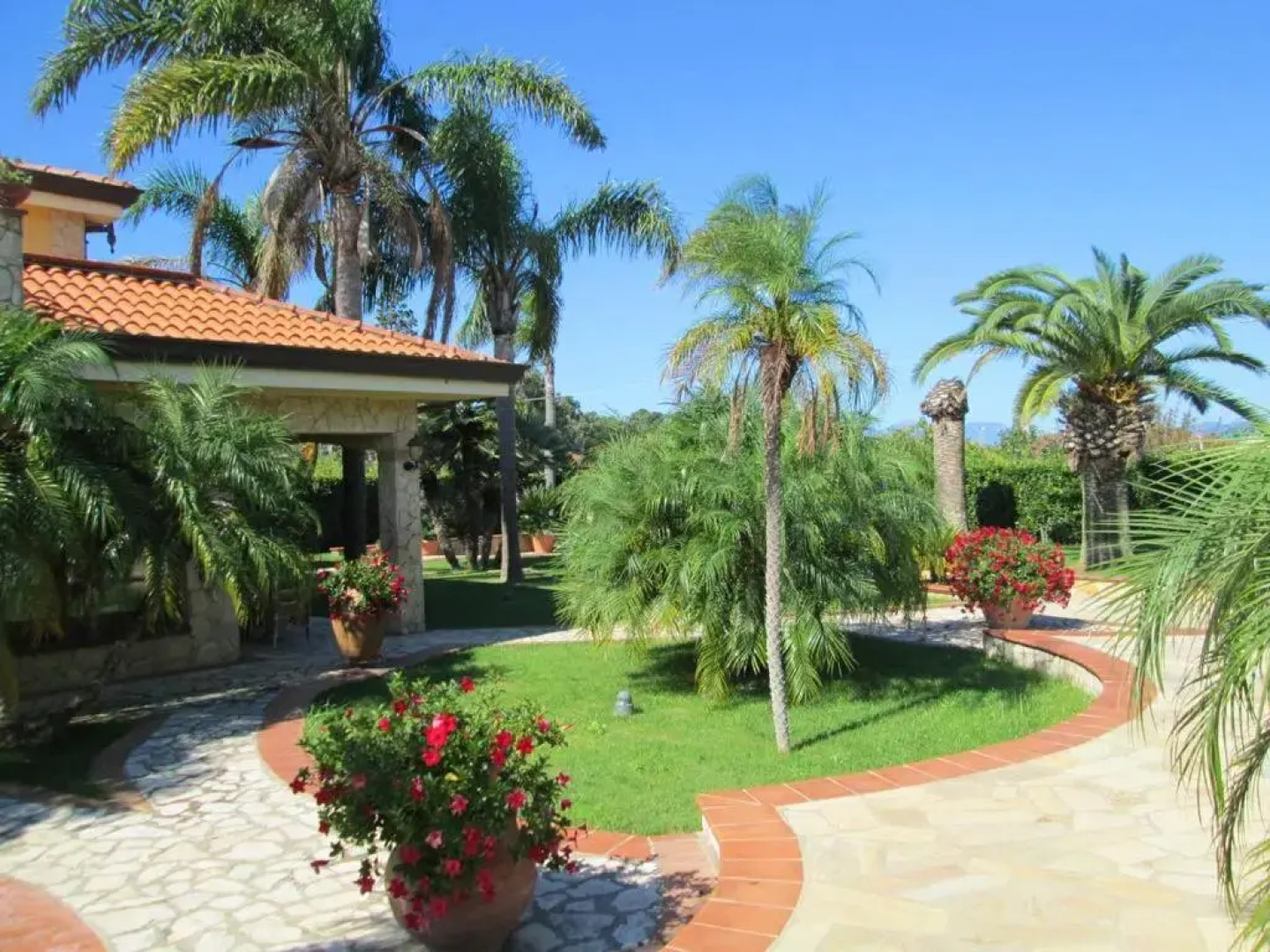 2 bedrooms appartement at Lago 400 m away from the beach with shared pool enclosed garden and wifi