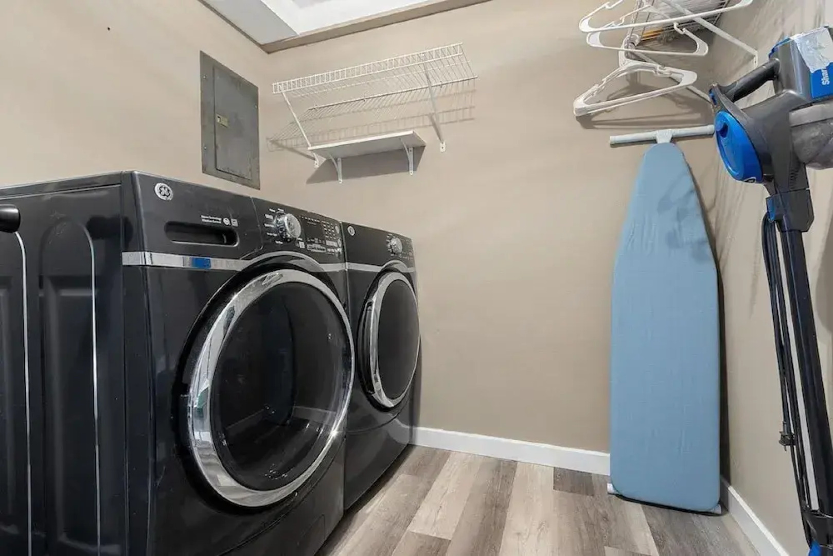 Lazy River Villa - Hottub Fenced Yard Sleeps 11