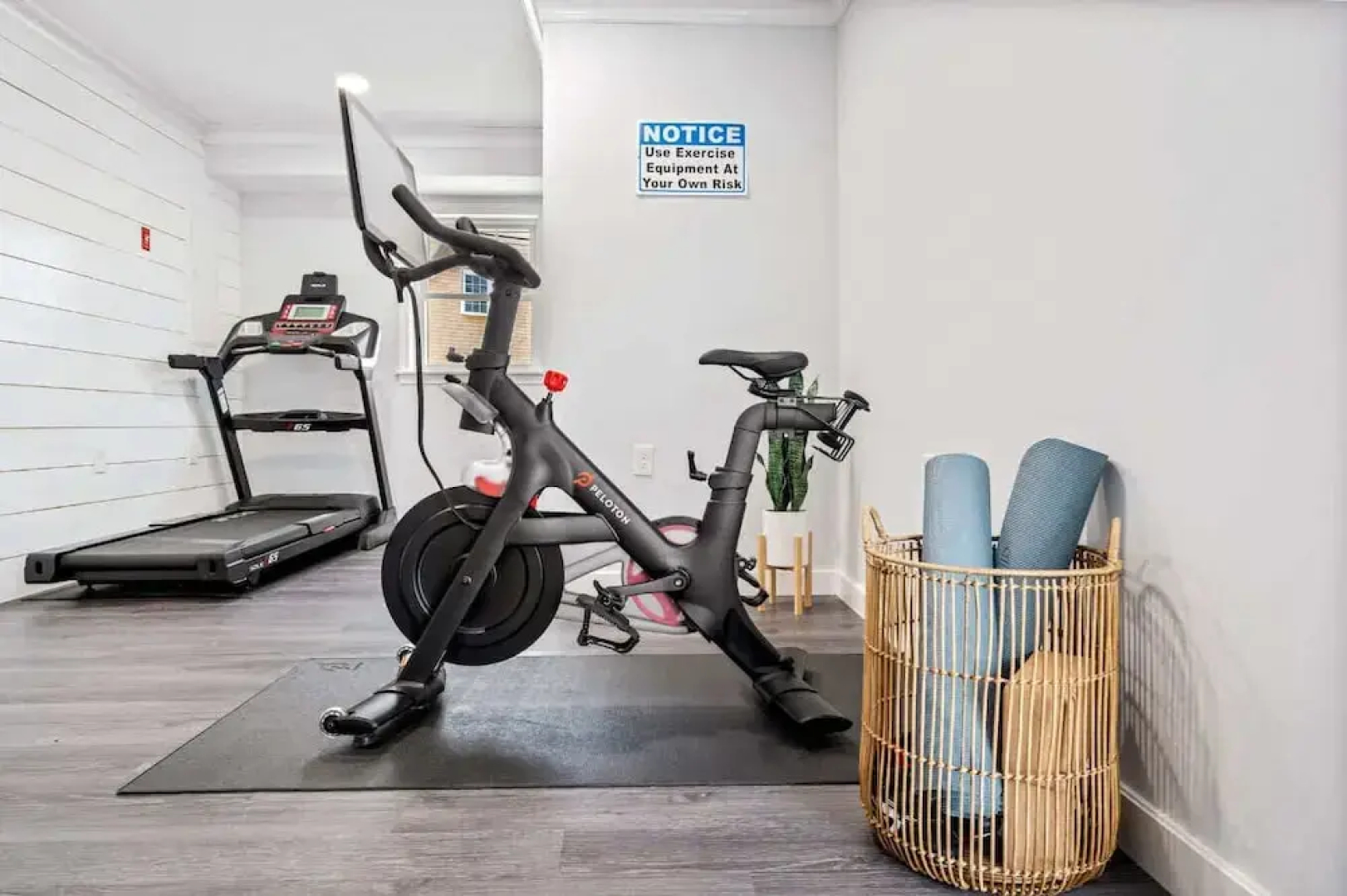 Game Room, Home Gym, 1 Mile to Beach