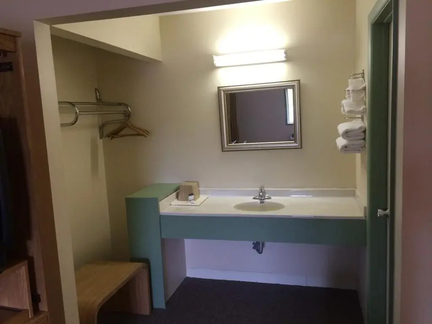 Super 7 Motel Sedalia