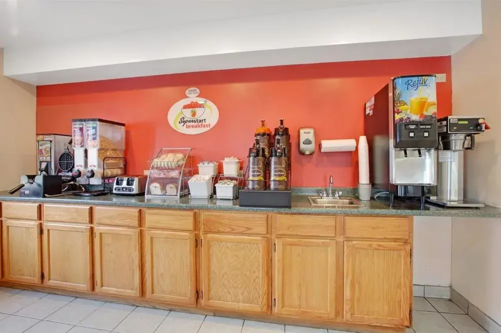 Super 8 by Wyndham Crystal Lake