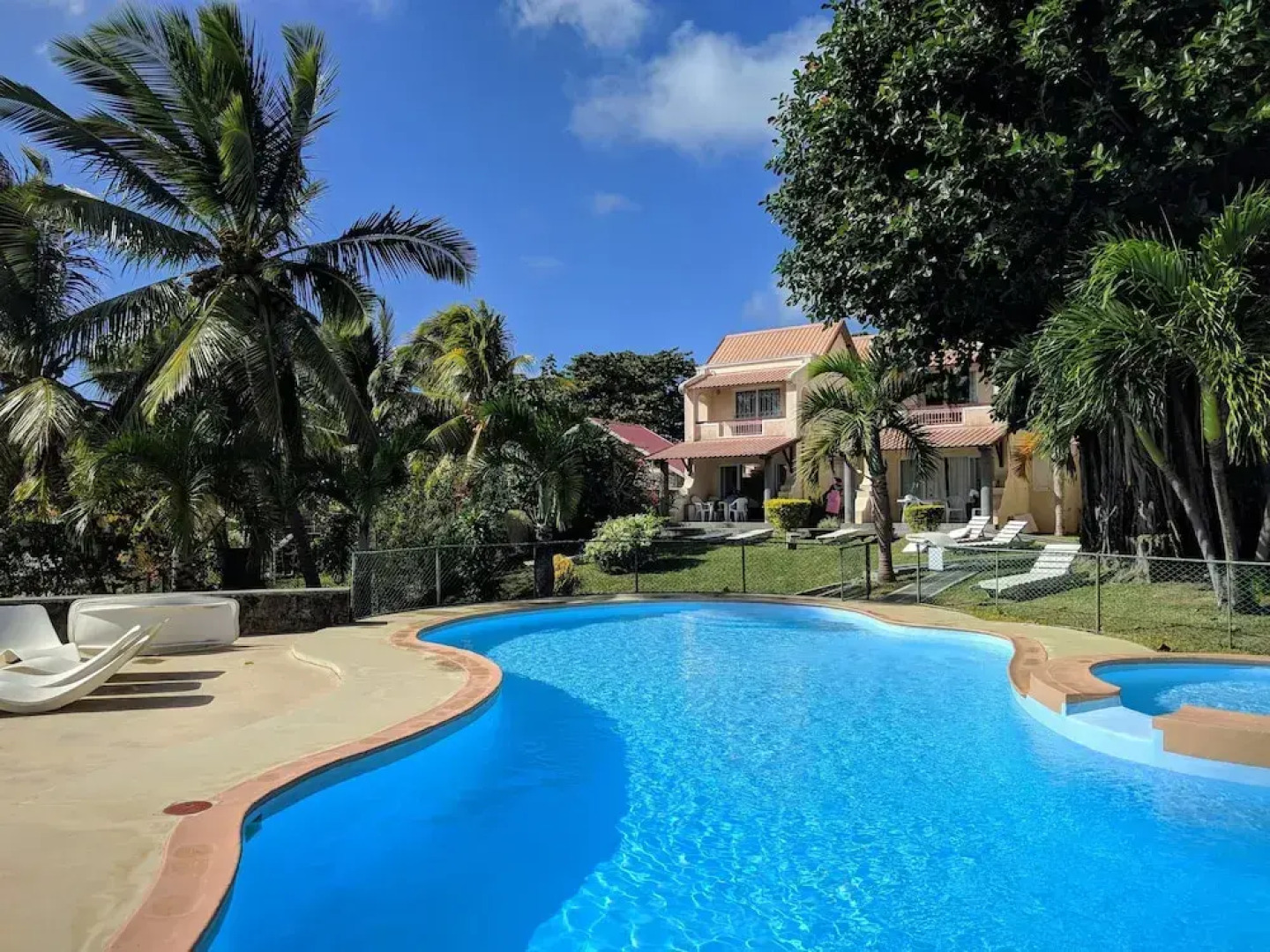 Beachfront Bungalow With Pool - by Feelluxuryholidays