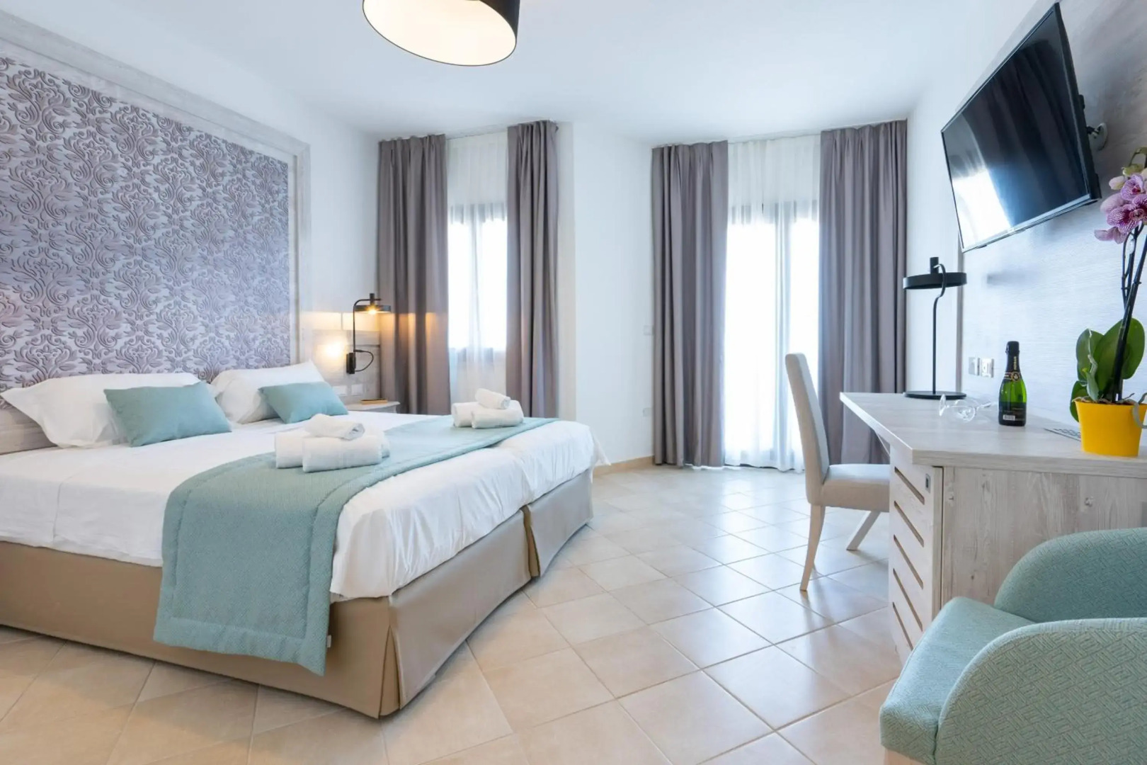 Отель Red Sun Village