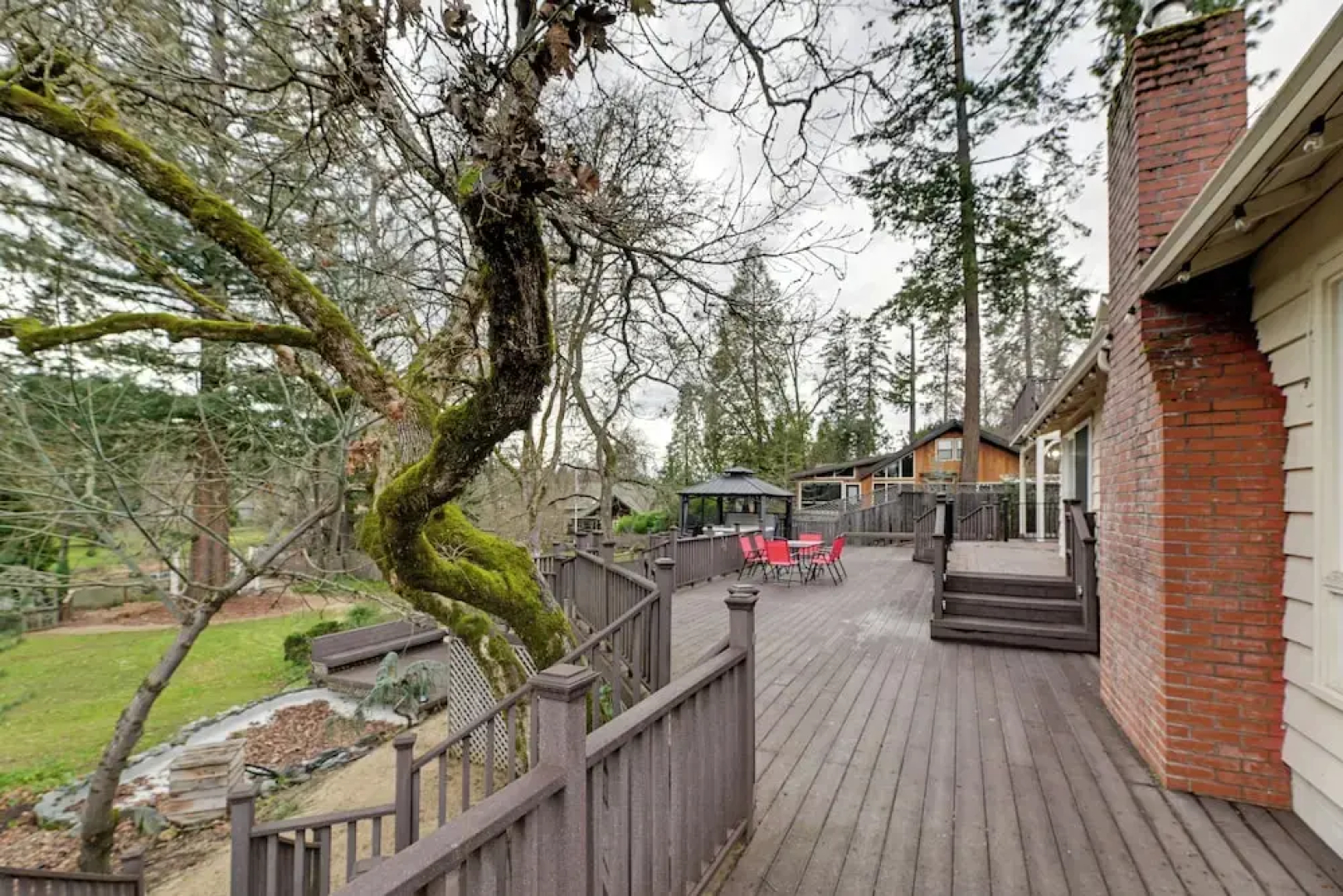 Spacious Grants Pass Home w/ Hot Tub & Views!