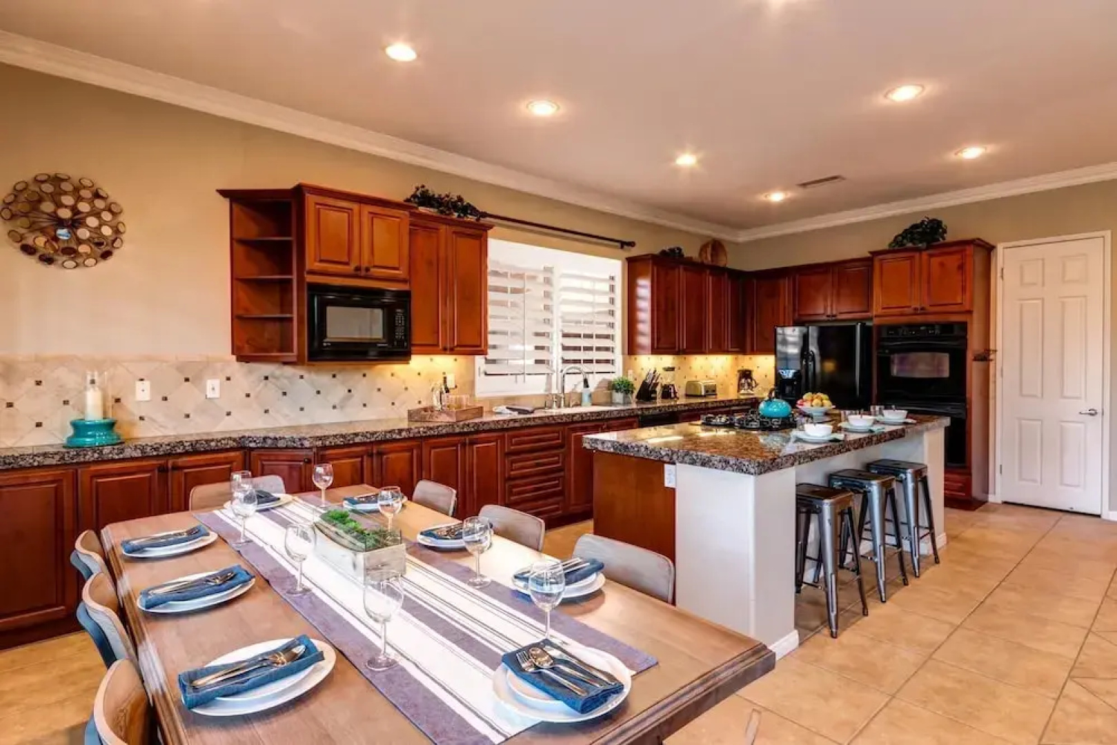 Palm Grove by AvantStay | 15mins From Coachella - Desert Villa - Sleeps 14