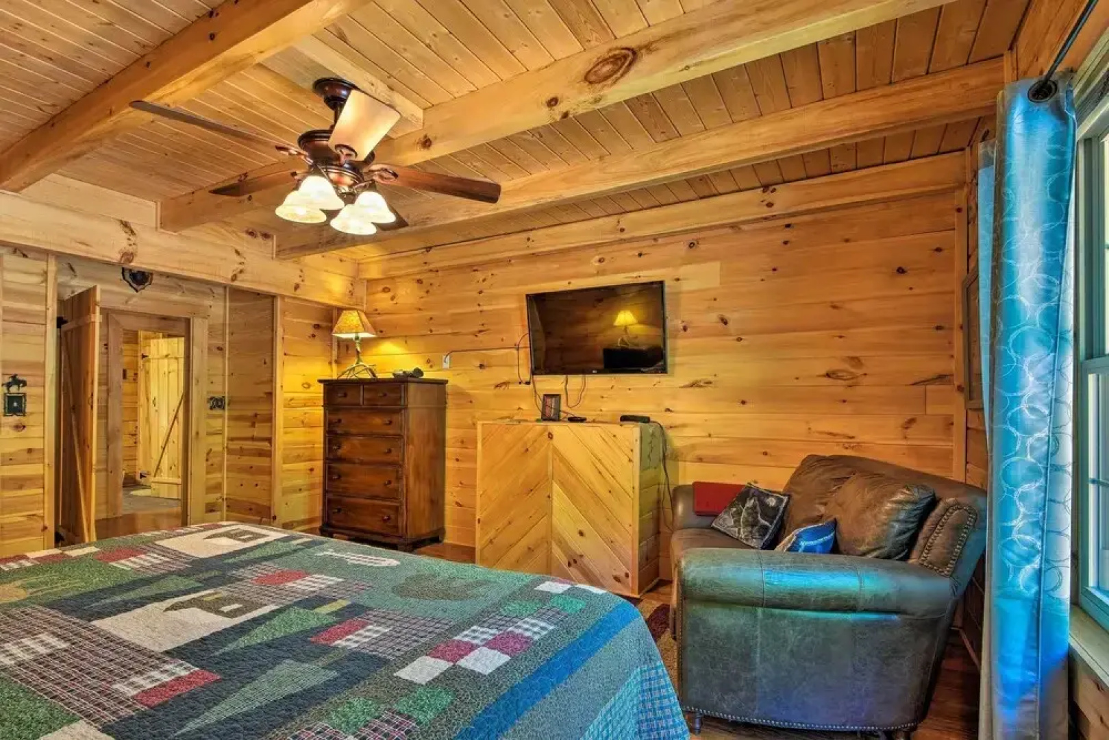 Trenton Cabin w/ Hot Tub - 14 Mi to Lookout Mtn!