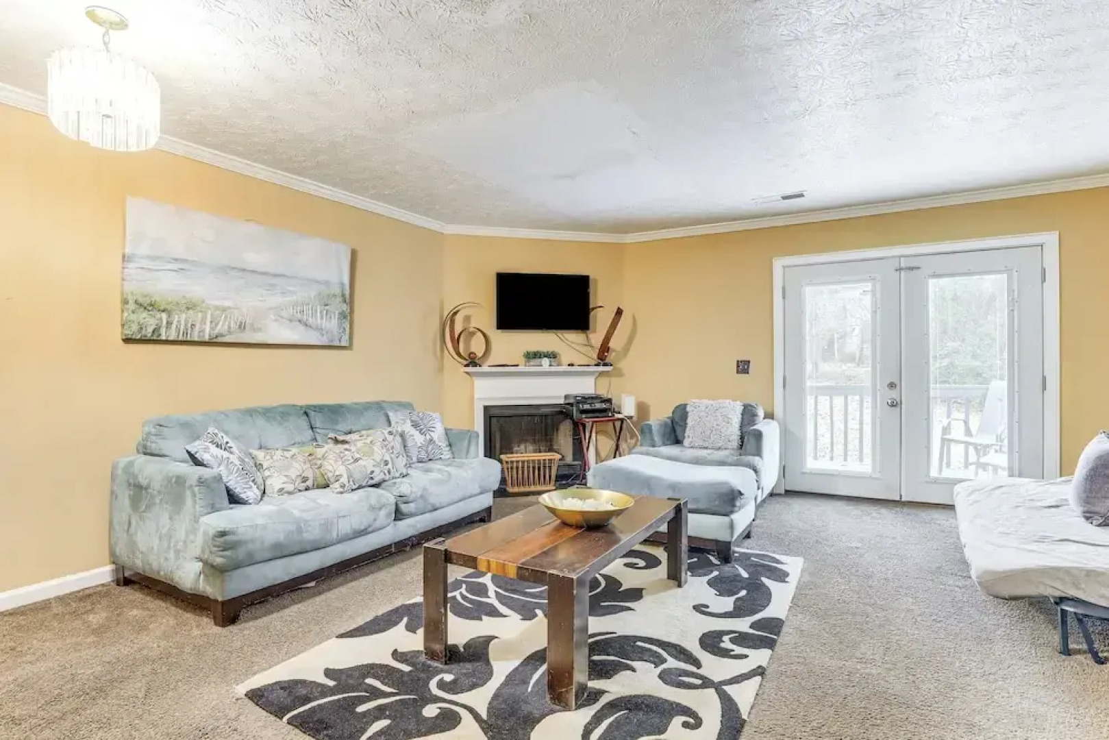 8 Mi to Stone Mountain: Quiet Getaway w/ Deck