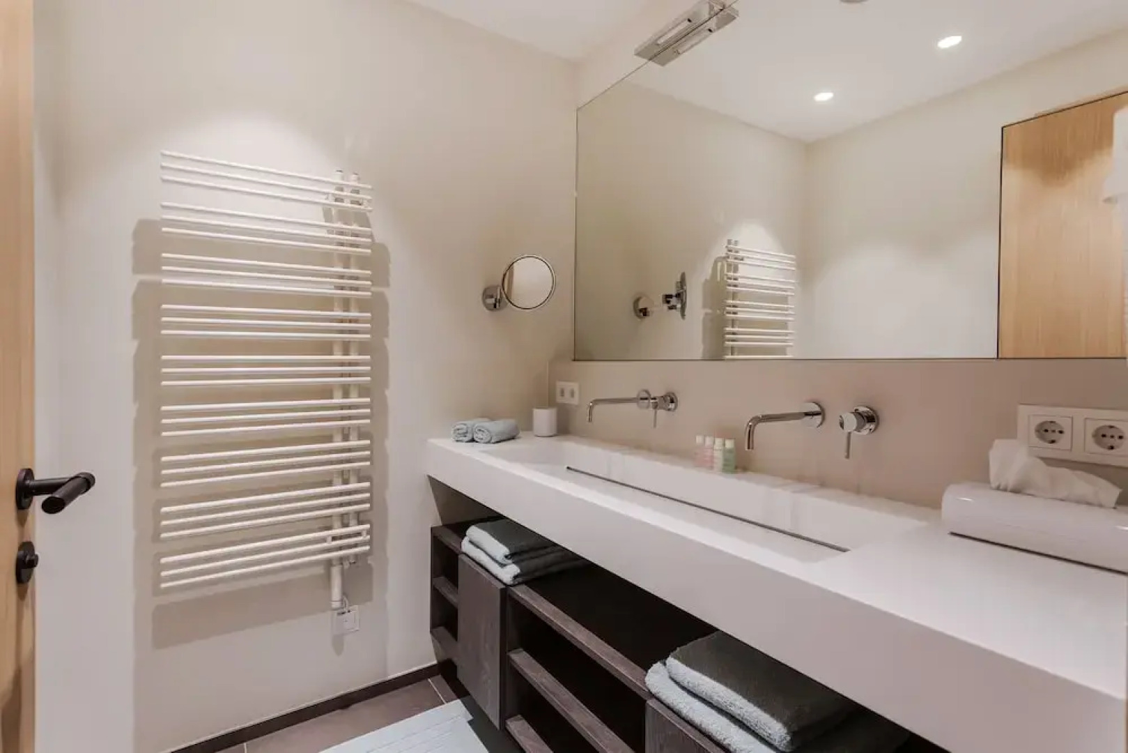 Eva Hof Lakeside Suites