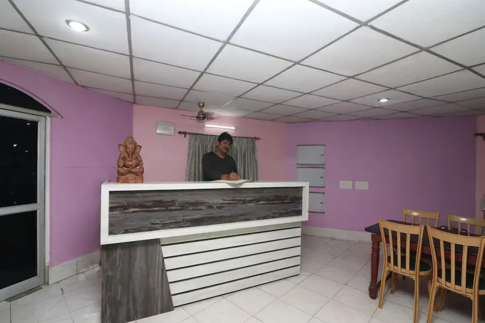 OYO 17122 Liv Sea Valley