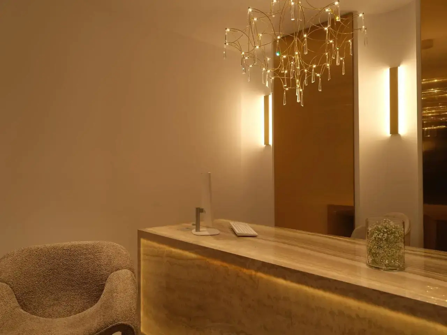 Golden Luxury Suites