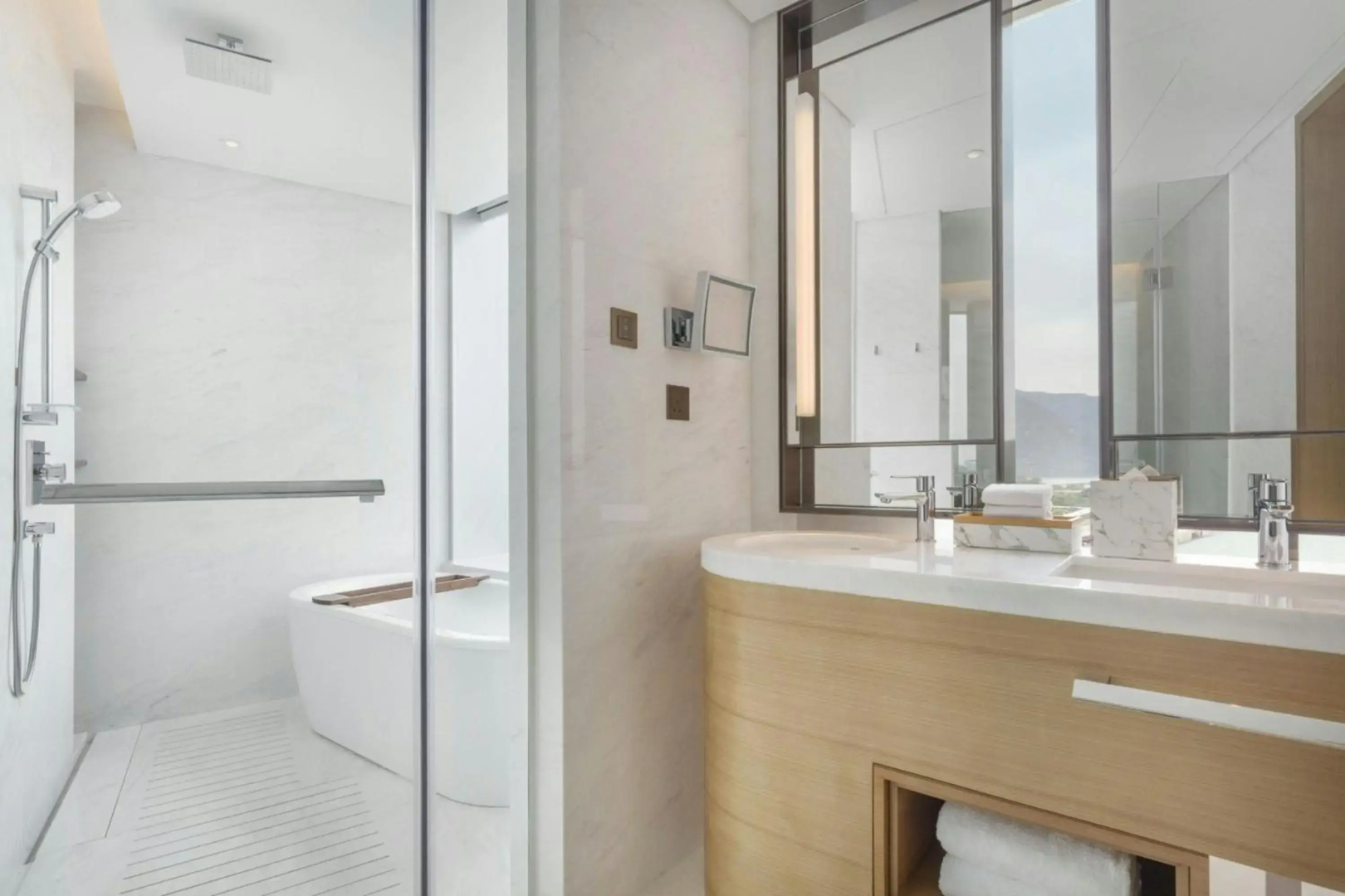 Sheraton Hong Kong Tung Chung Hotel