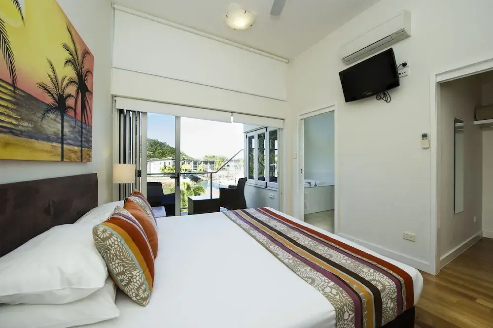 Beachside Magnetic Harbour Holiday Apartments