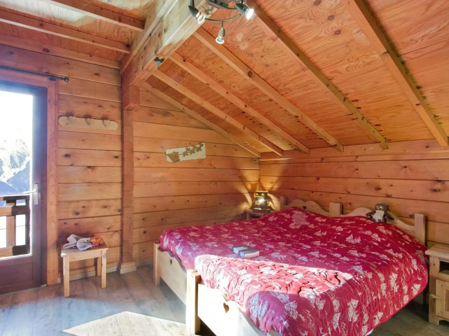 Beautiful chalet with a sauna and private pool in Les Deux Alpes