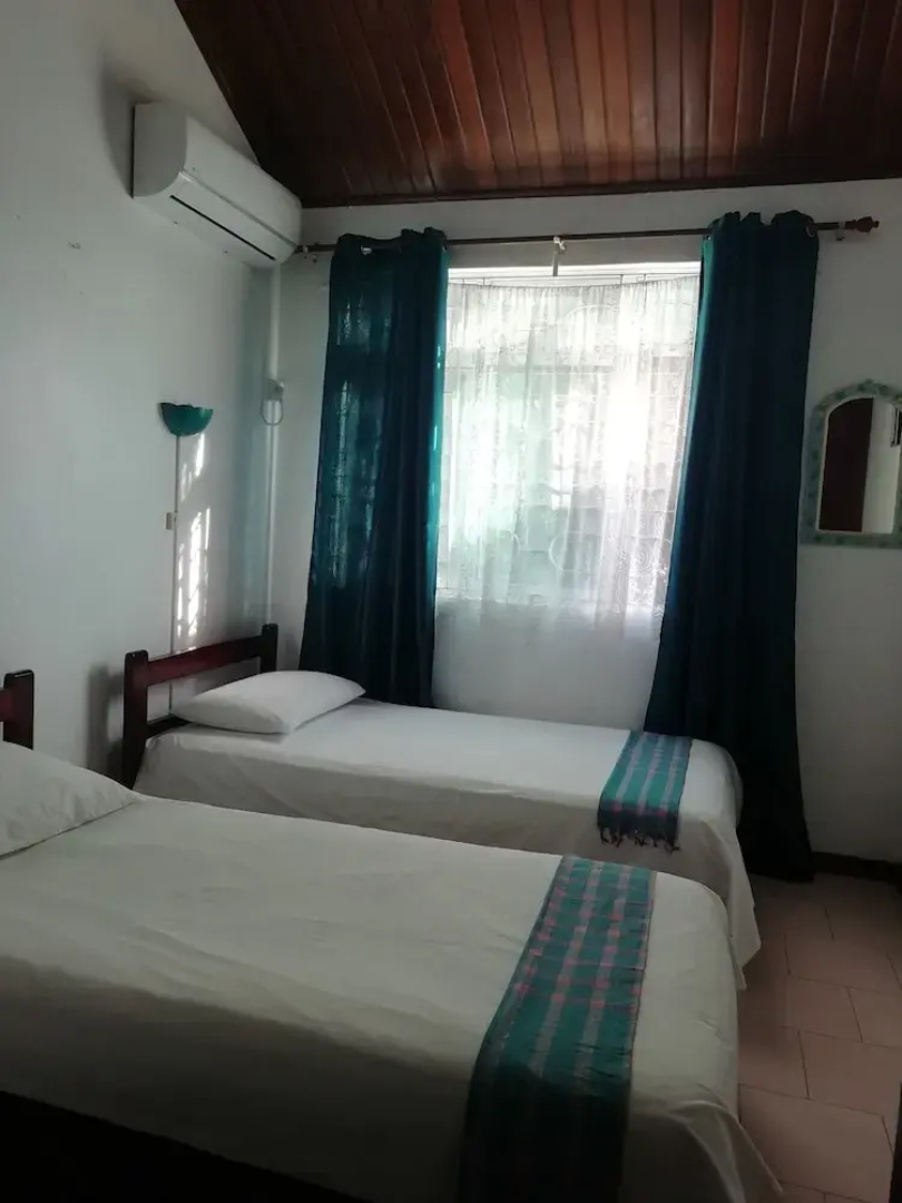 La Joliette Bungalow - Opposite Pereybere Beach