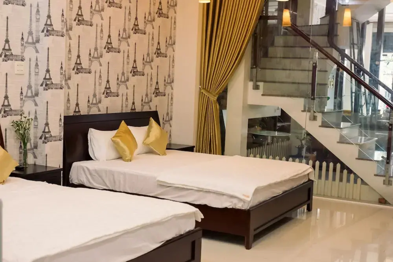 White Hotel - Hostel