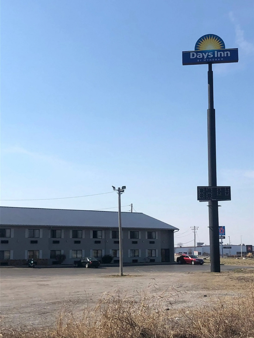 Days Inn & Suites by Wyndham Caseyville