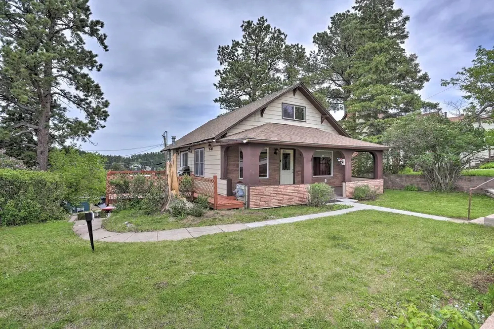 Lead Apartment ~ 5 Mi to Terry Peak Skiing!