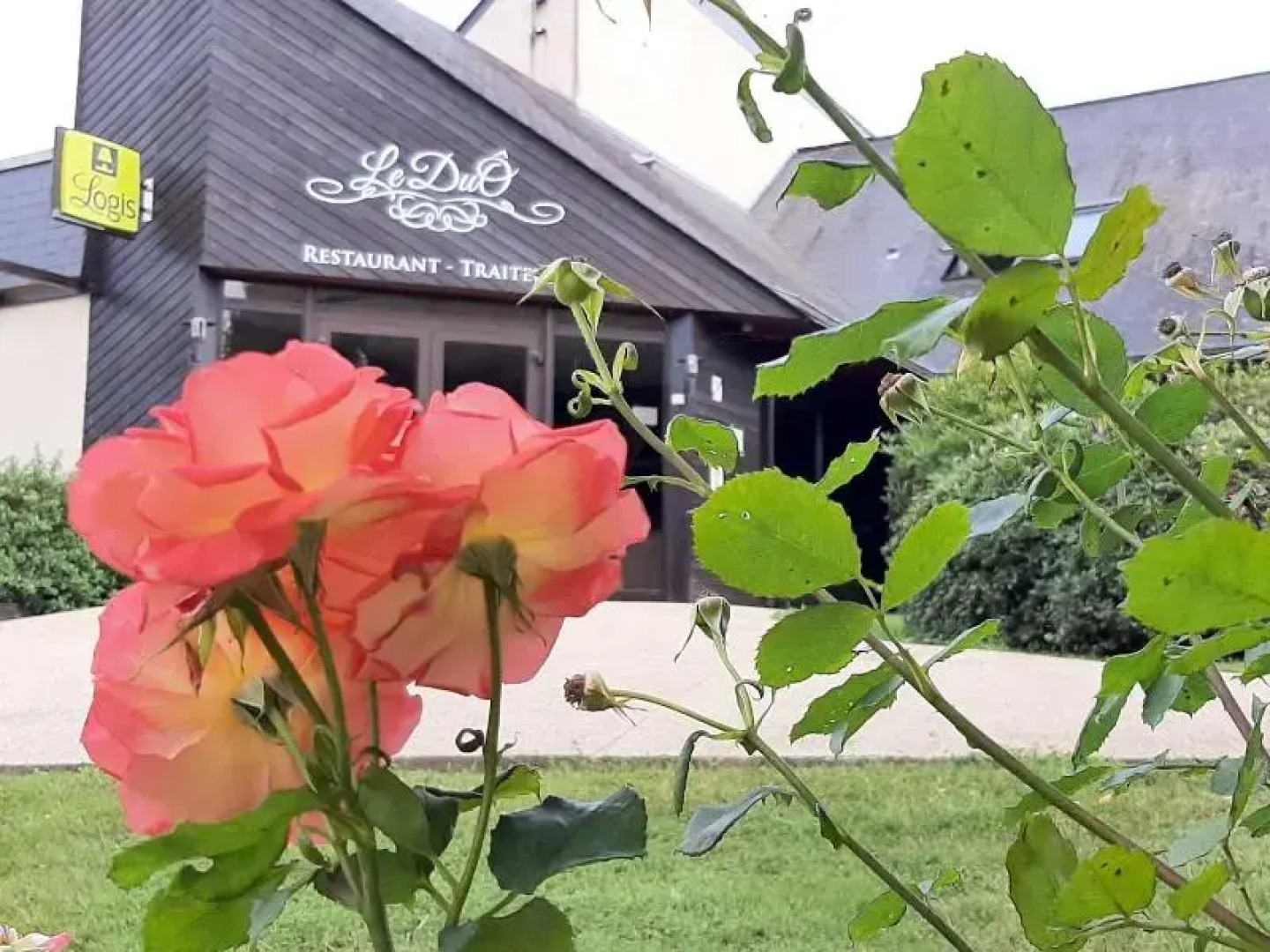 LOGIS Les Dineux Village