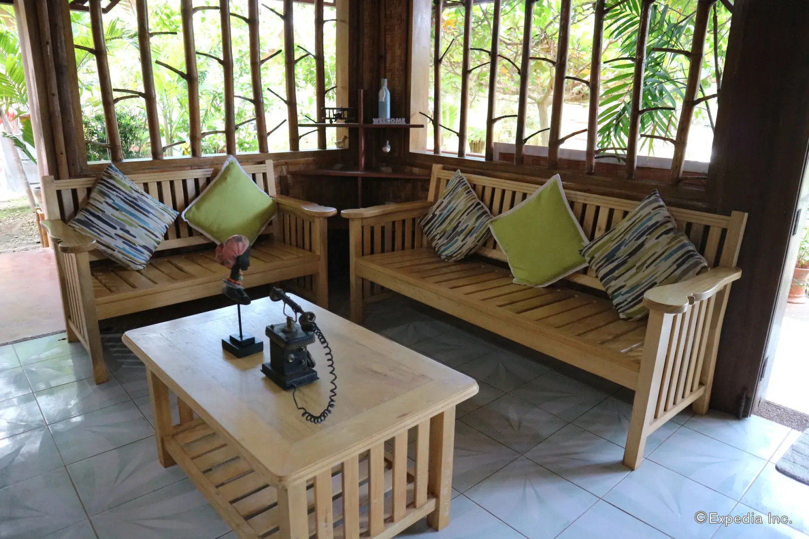 Blue Wave Inn Beach Resort & Restaurant